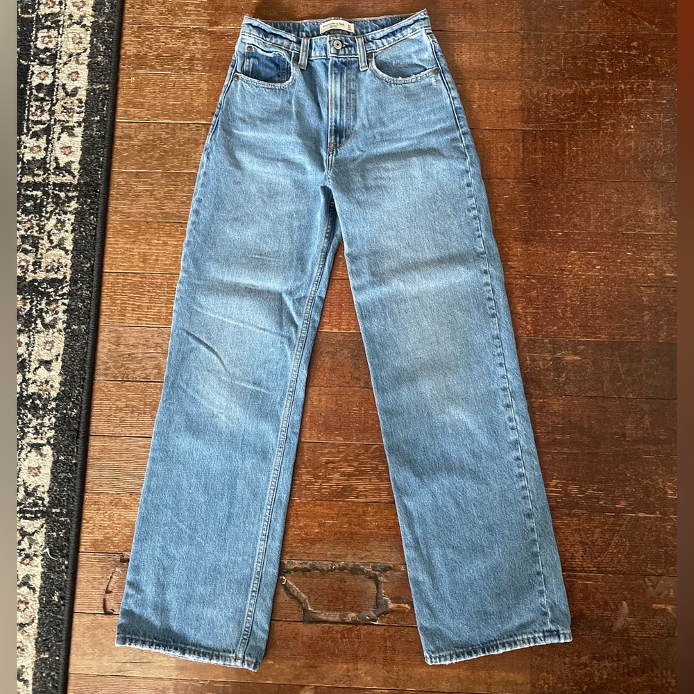 Abercrombie & Fitch Loose High Rise Jeans